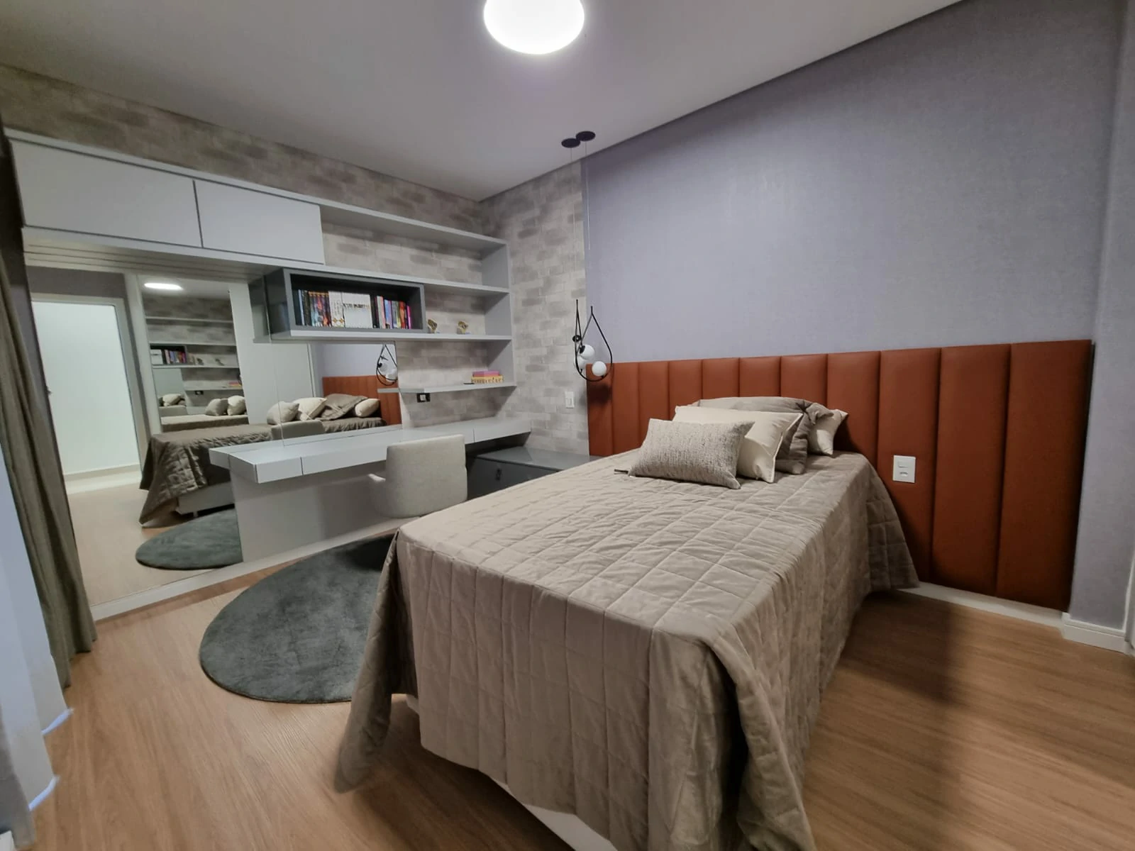 Projeto suíte com painel ripado